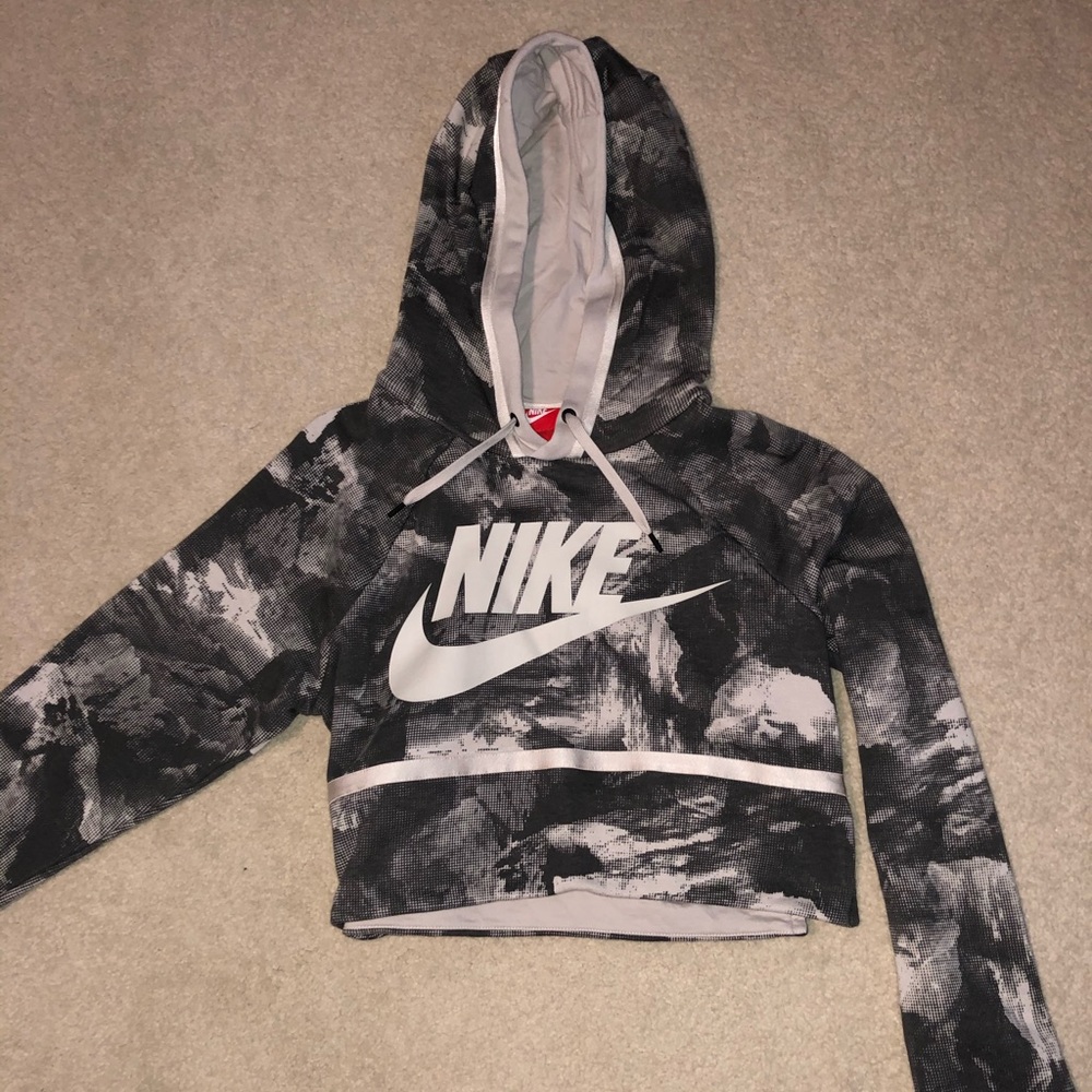 Cropped Nike sweatshirt